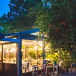 Ξενοδοχείο με διαμερίσματα Due Ponti Village 4*