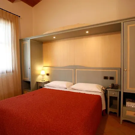 Ξενοδοχείο με διαμερίσματα Due Ponti Village